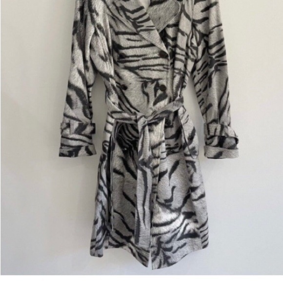 WORTH NEW YORK • Silver Gray Zebra Print Trench Coat - Picture 5 of 8